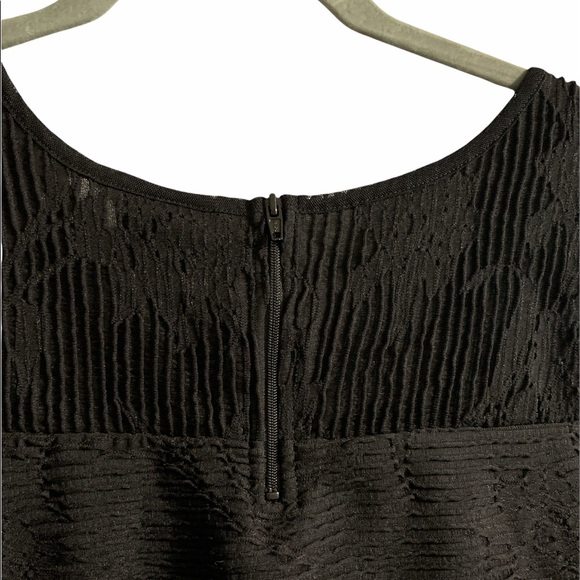 Dressy Black Sleeveless Top - Picture 3 of 4